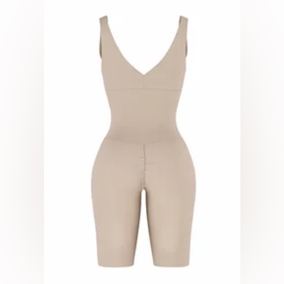 Leonisa Other - Leonisa Seamless Beige Shapewear Bodysuit